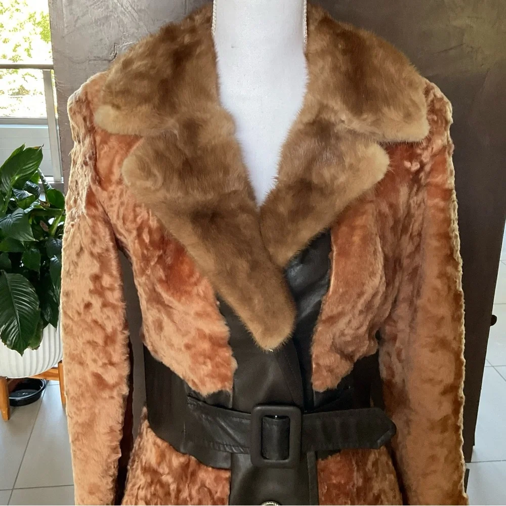 Vintage Kneeter Furs Coat - Picture 4 of 13